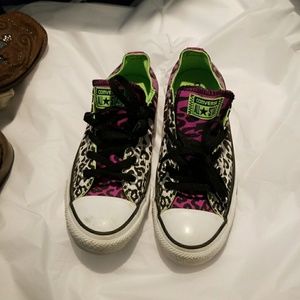 Converse leopard print